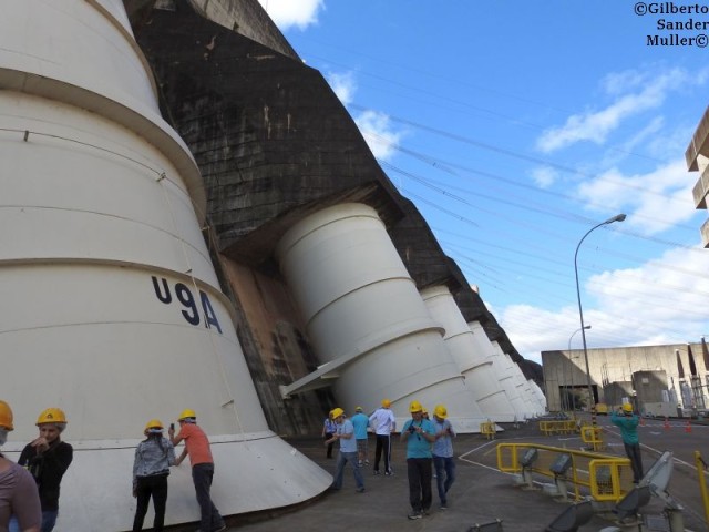 Canalização de alimentação das turbinas de Itaipu