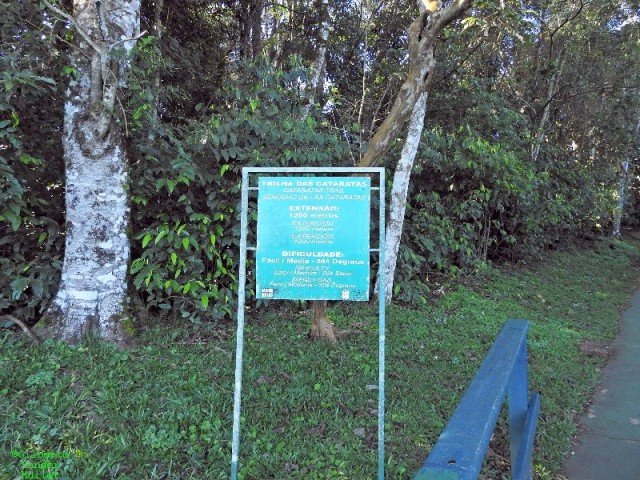 Indicação da trilha para as cataratas