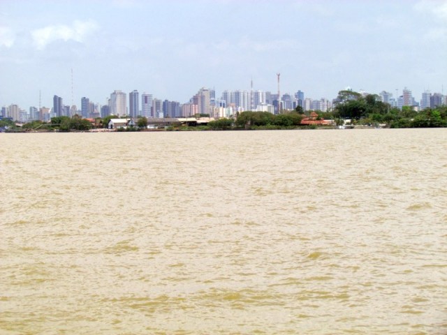 Rio Guamá e cidade de Belém vista ao fundo