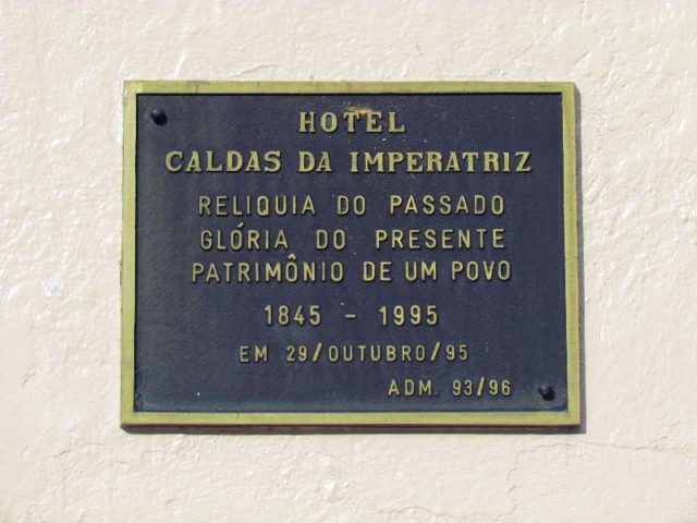 Placa na entrada do Hotel