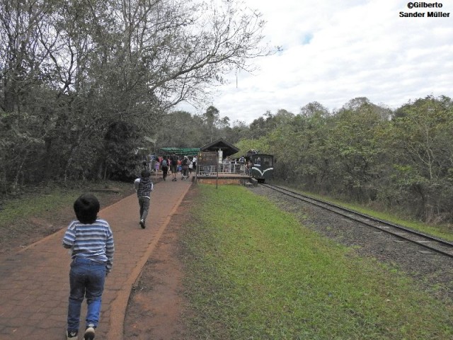 Estação do trem interno nas cataratas do iguazu