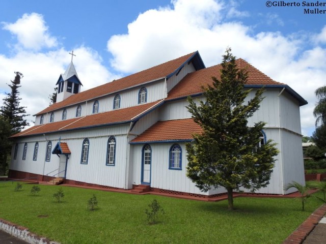 Lateral da Igreja de madeira