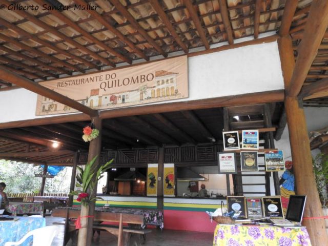 No Restaurante do Quilombo boa comida e sucos