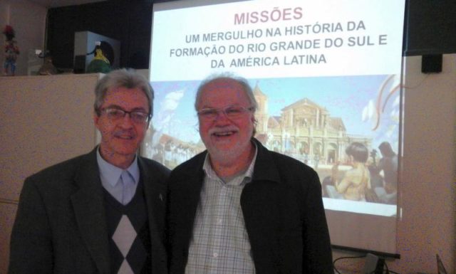 Professor José Roberto e Carlos Augusto, presidente da Associação dosAmigos das Missões