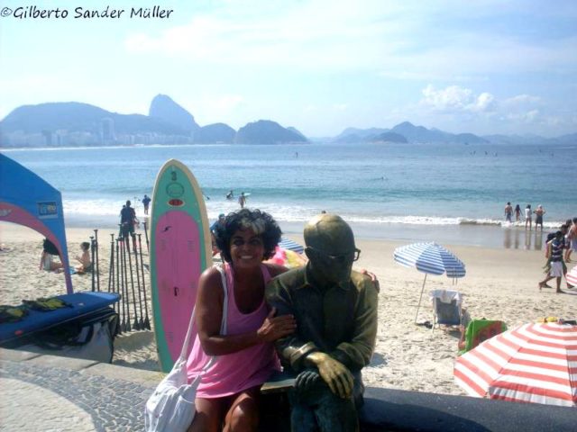 Com o poeta Drummond, em Copacabana