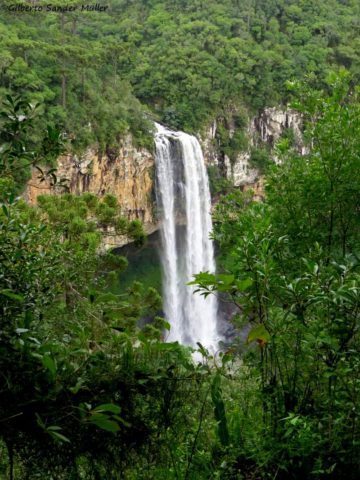 A cascata do Caracol é um dos símbolos de Canela